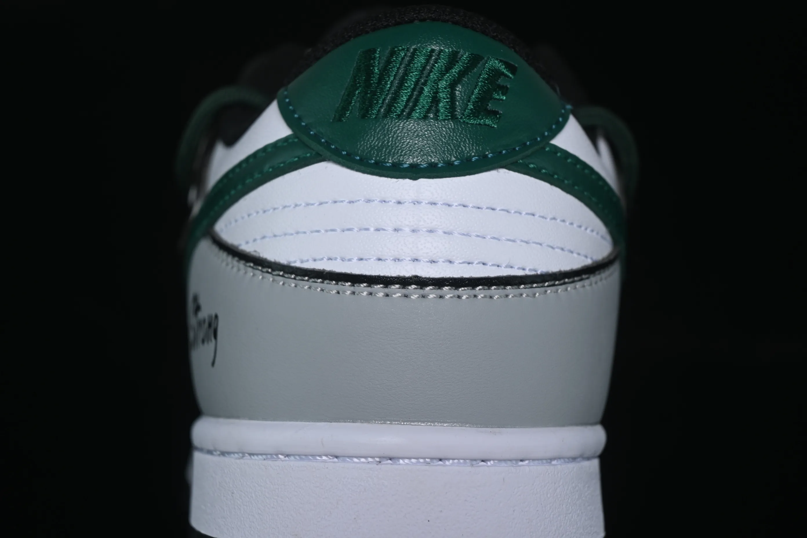 All categories Nk SB Dunk series Nk SB Dunk Low low-top sneakers Nike SB Dunk Low white and green strap low-top casual sneakers DD1391-100